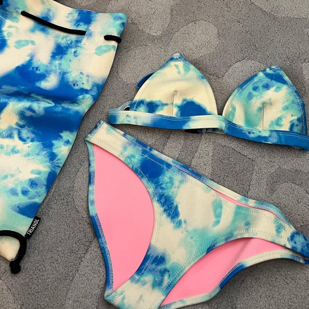 Triangl Tie Dye Bikini Size Small Bottoms and Extra Small Top with Matching Bag